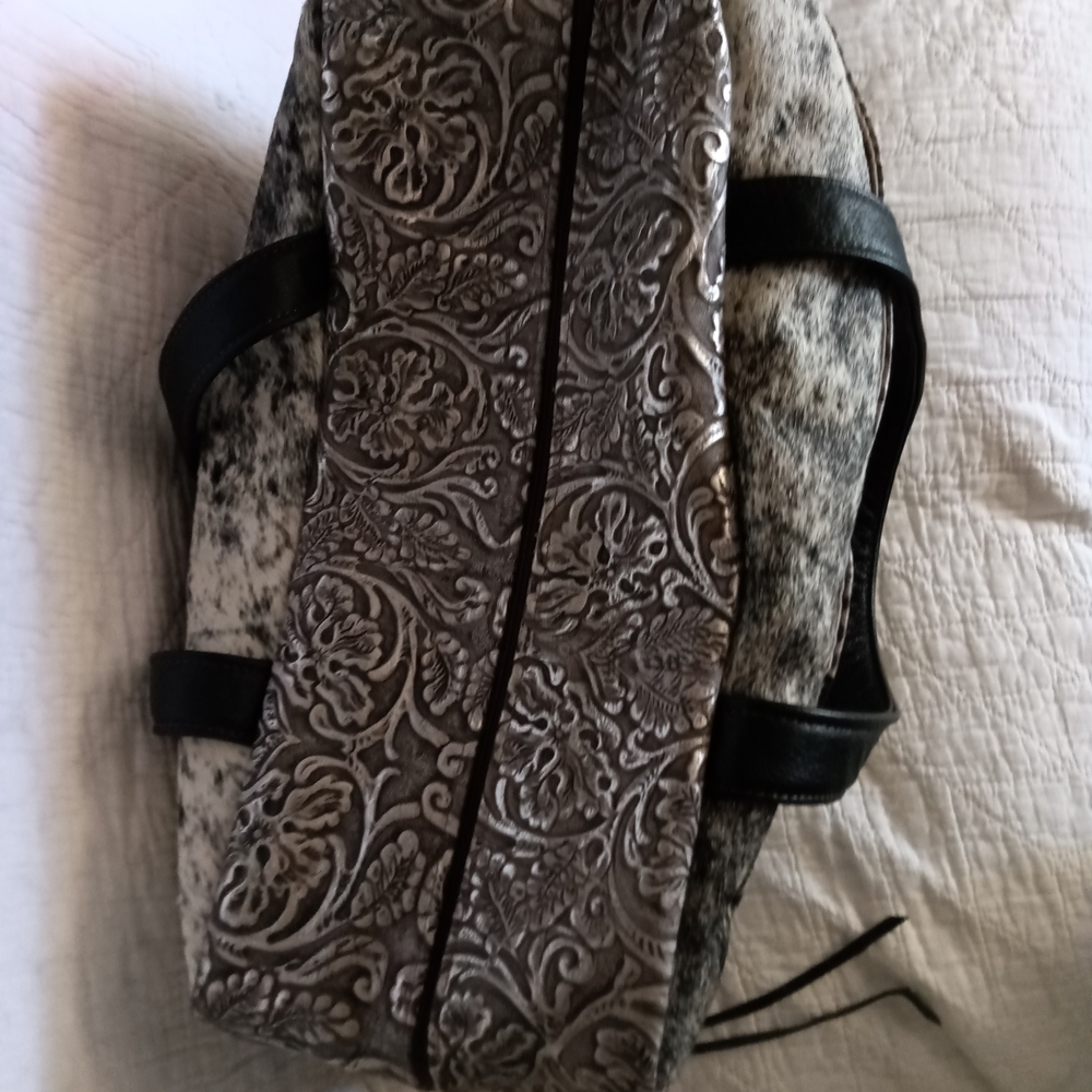 KEEP IT GYPSY "BERTHA" Elegant Silver and Black Patterned Duffle Bag NWOT - Picture 5 of 15